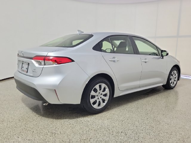 Used 2026 Toyota Corolla LE FWD image 5