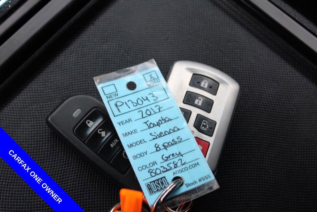 Used 2017 Toyota Sienna SE Premium image 39