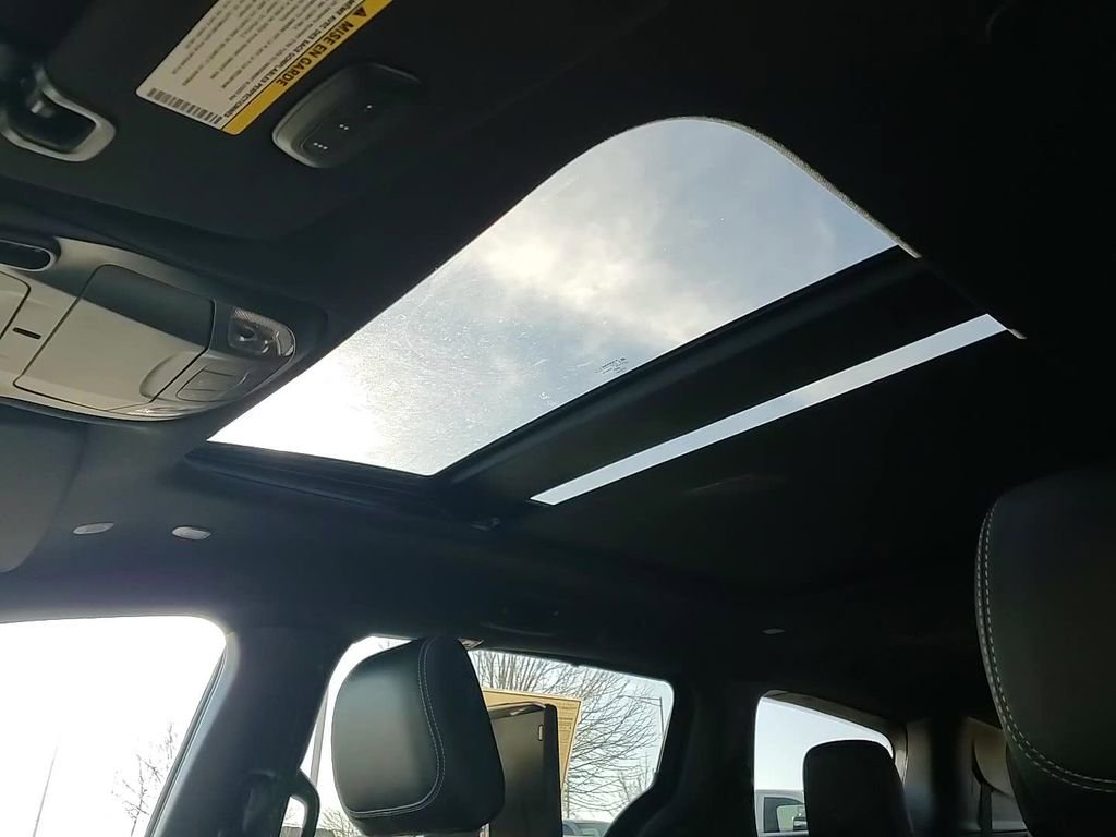 New 2026 Chrysler Pacifica Select AWD/4WD image 18