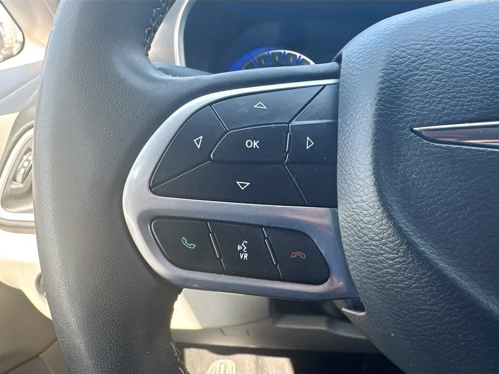 Used 2024 Chrysler Pacifica Touring-L FWD image 12