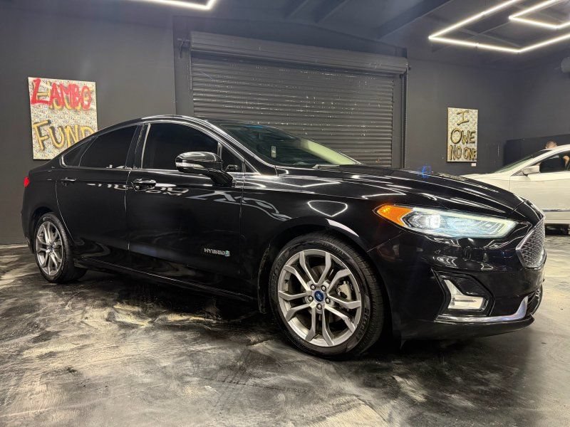 Used 2019 Ford Fusion Titanium FWD image 3