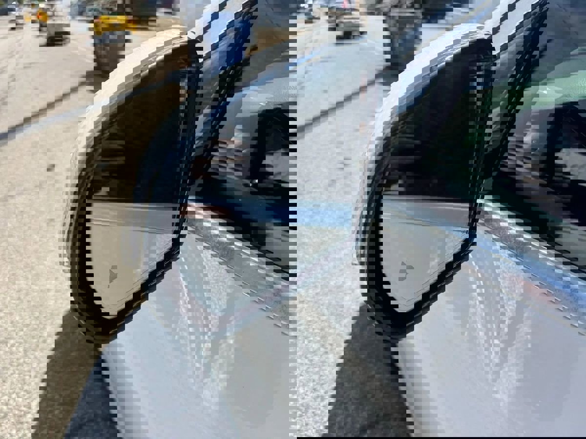 Used 2018 Mercedes-Benz E 300 w/ AMG Line Exterior image 7