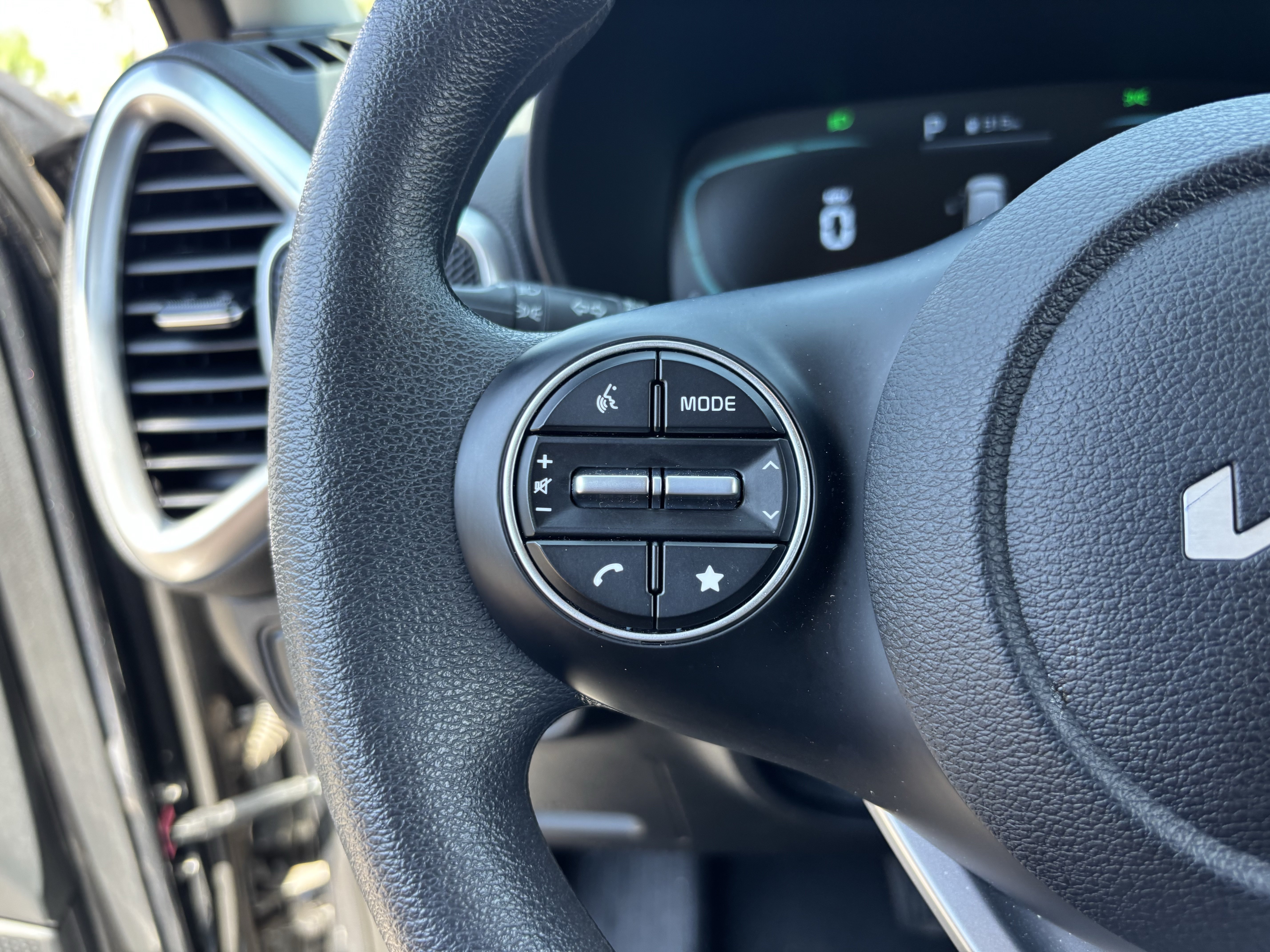 Certified 2025 Kia Soul LX w/ LX Technology Package FWD image 25