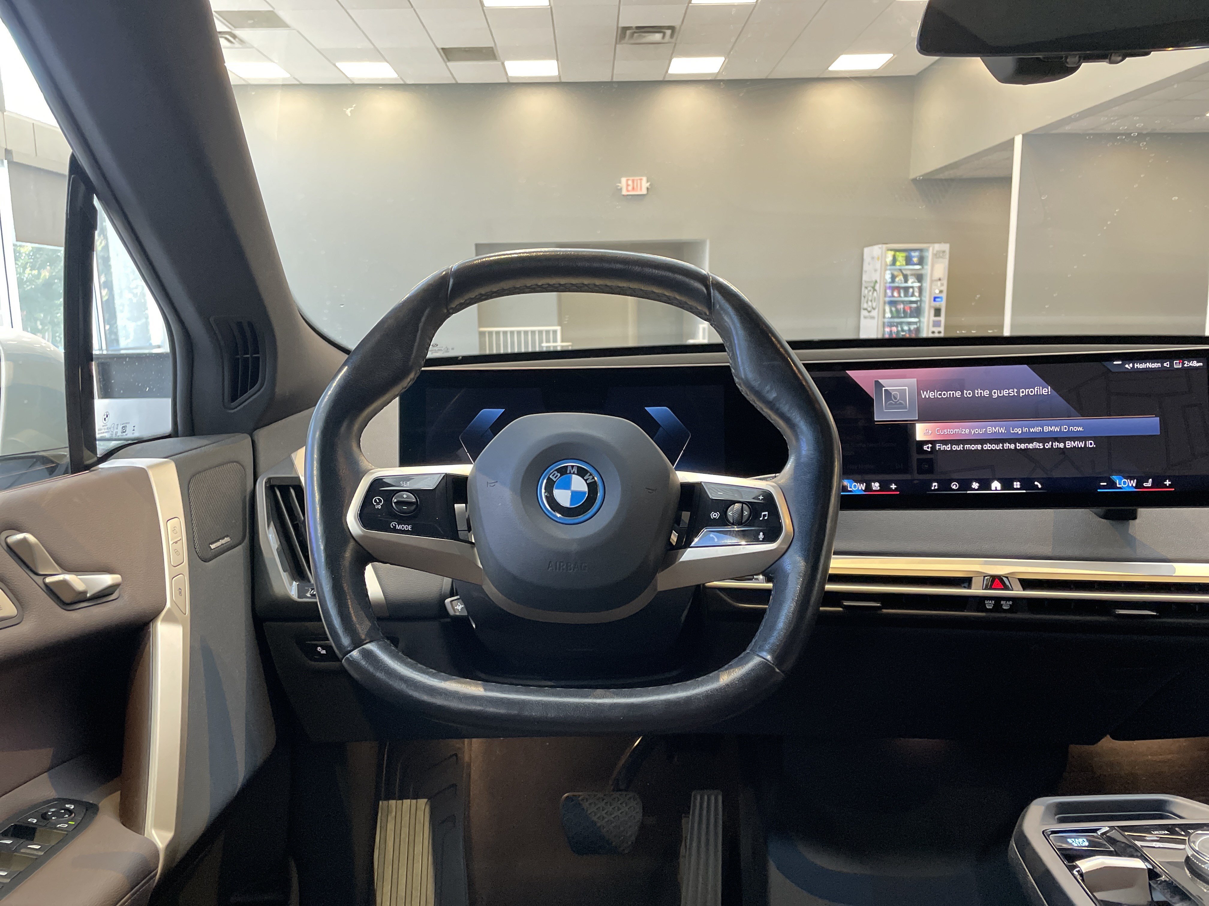 Used 2024 BMW iX xDrive50 w/ Premium Package AWD/4WD image 27