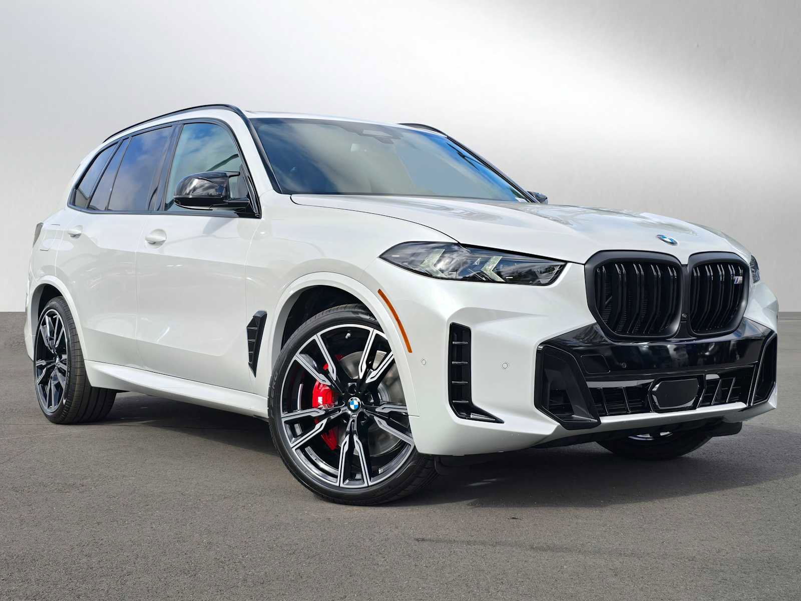 New 2026 BMW X5 M60i image 1