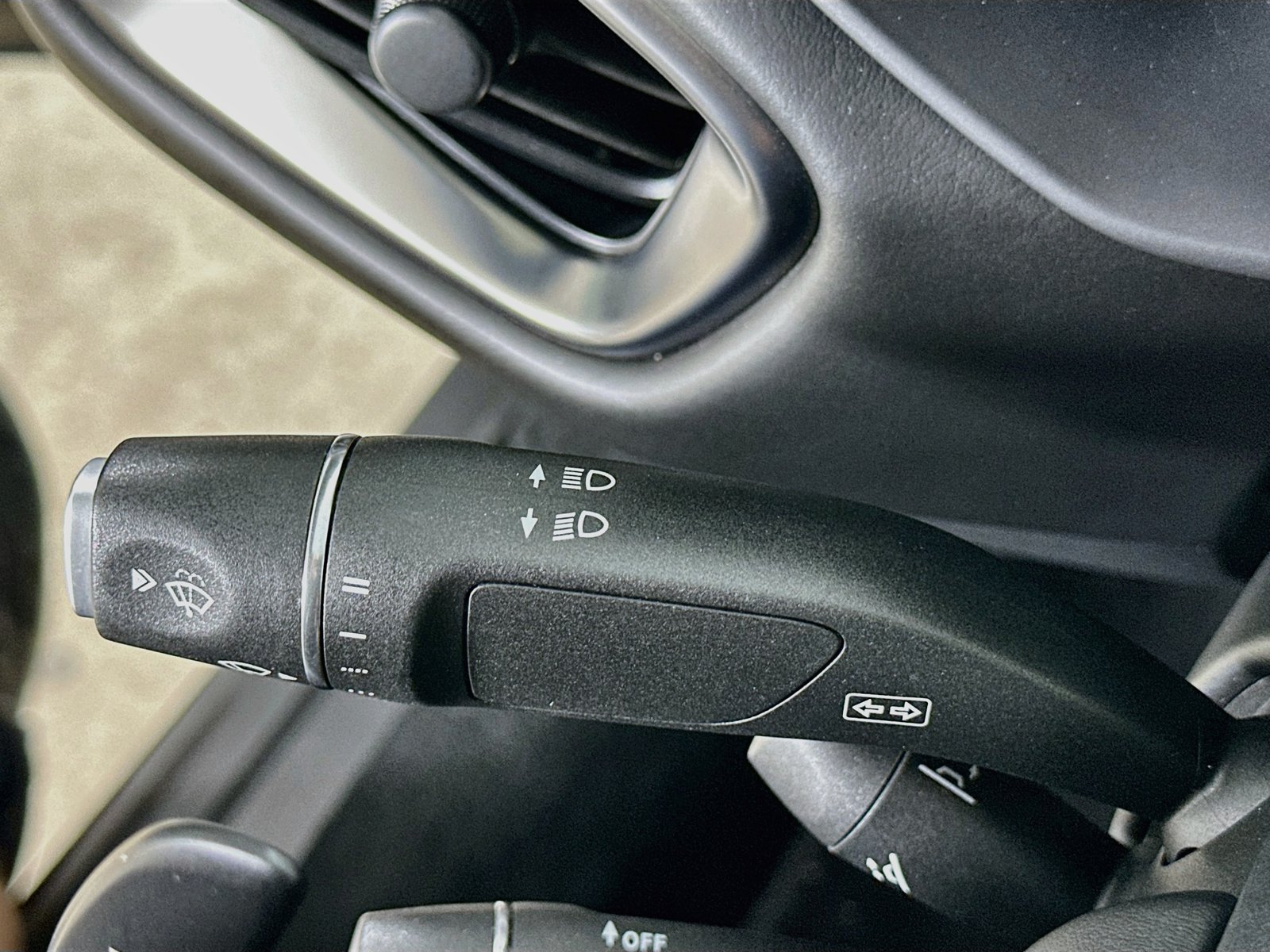 Used 2019 Aston Martin V8 Vantage Coupe RWD image 19