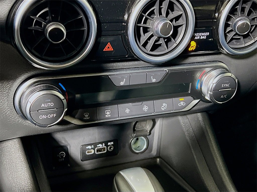 Used 2025 Nissan Sentra SR w/ Midnight Edition image 15