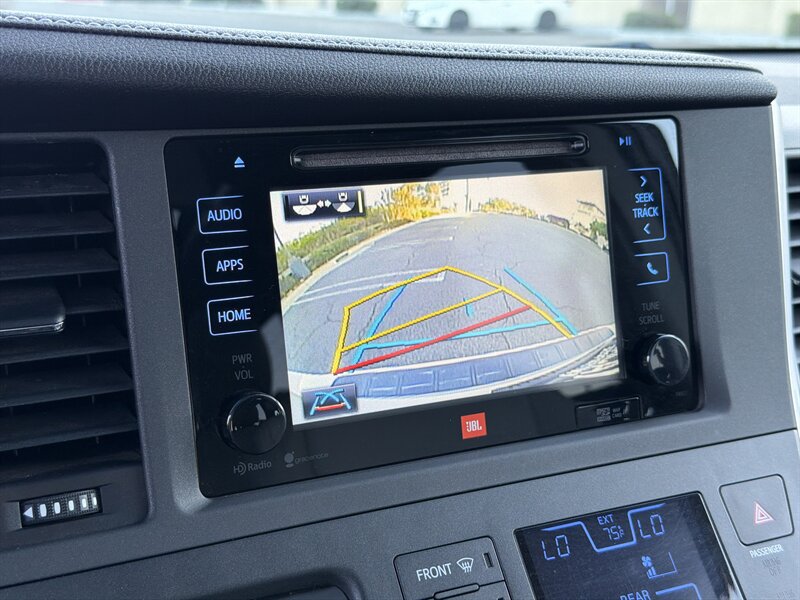 Used 2015 Toyota Sienna Limited Premium FWD image 23