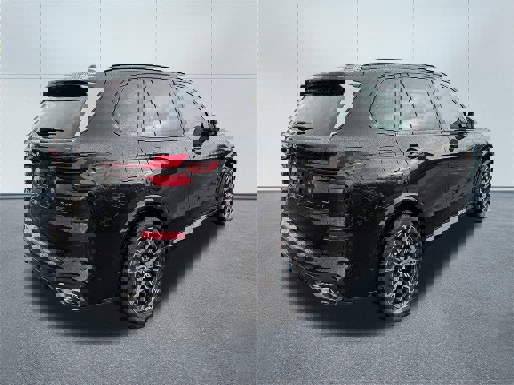 New 2026 BMW X5 xDrive40i w/ M Sport Package image 3