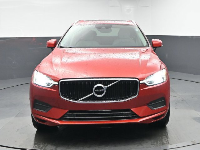 Used 2019 Volvo XC60 T5 Momentum w/ Multimedia Package FWD image 2