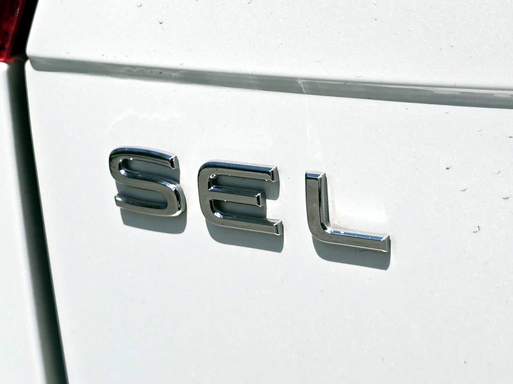 Certified 2022 Volkswagen Tiguan SEL R-Line AWD/4WD image 9
