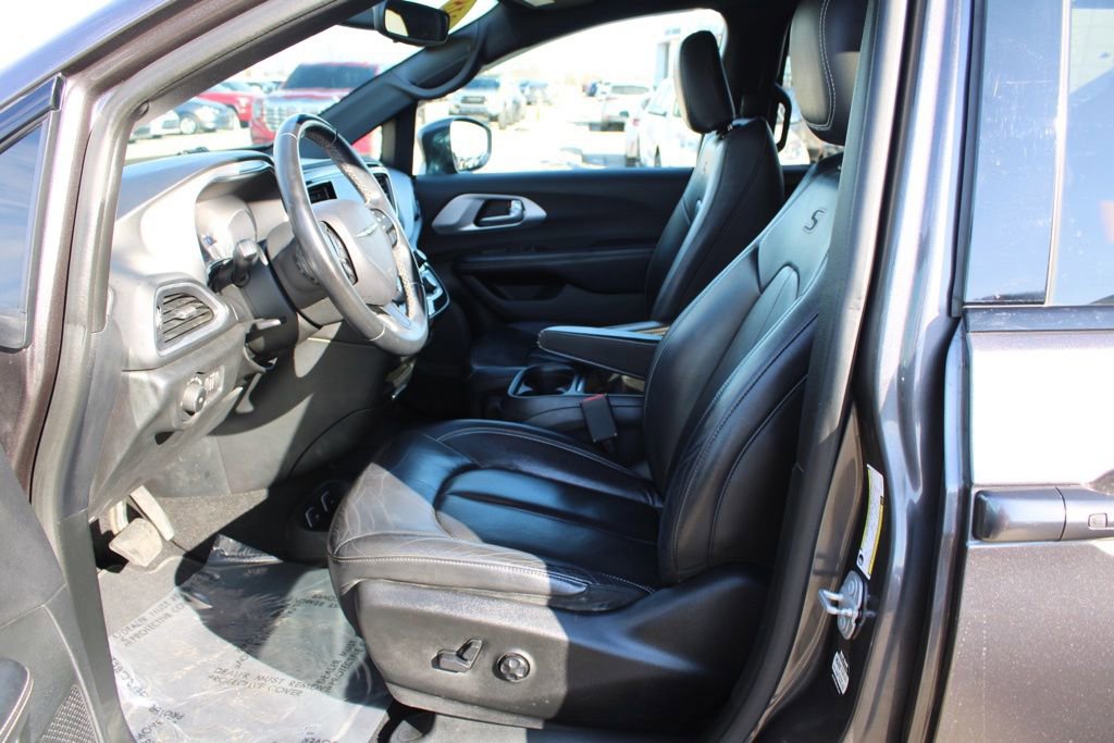 Used 2018 Chrysler Pacifica Touring-L w/ Premium Audio Group image 16