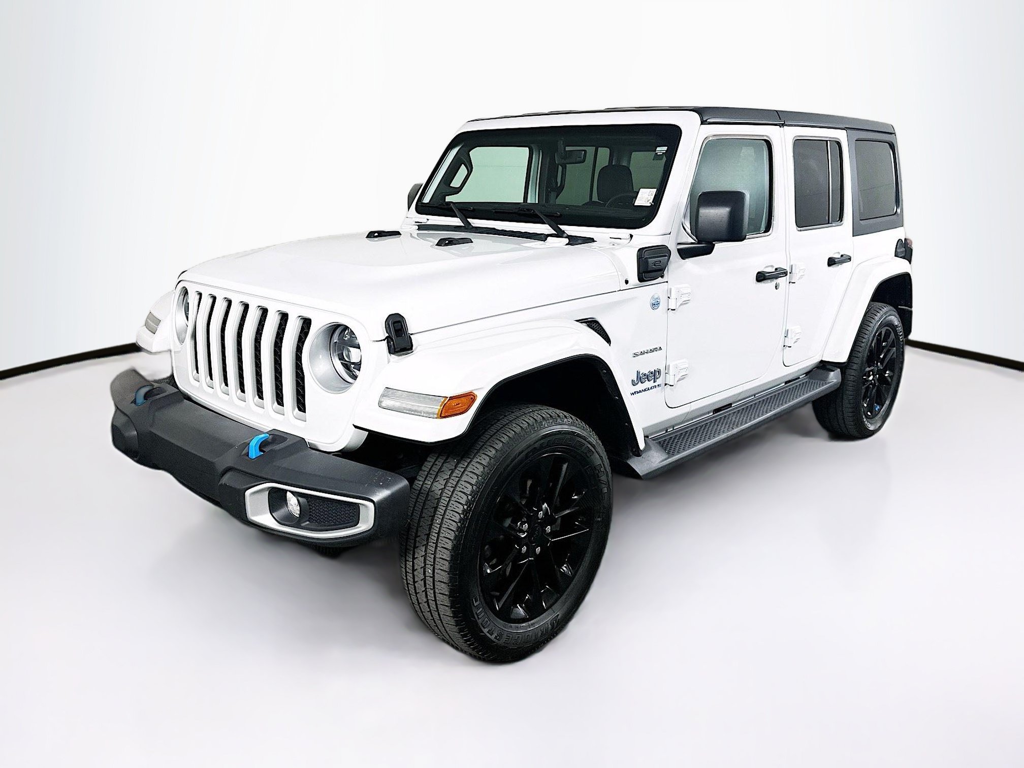 Used 2023 Jeep Wrangler Unlimited Sahara w/ Cold Weather Group AWD/4WD image 3