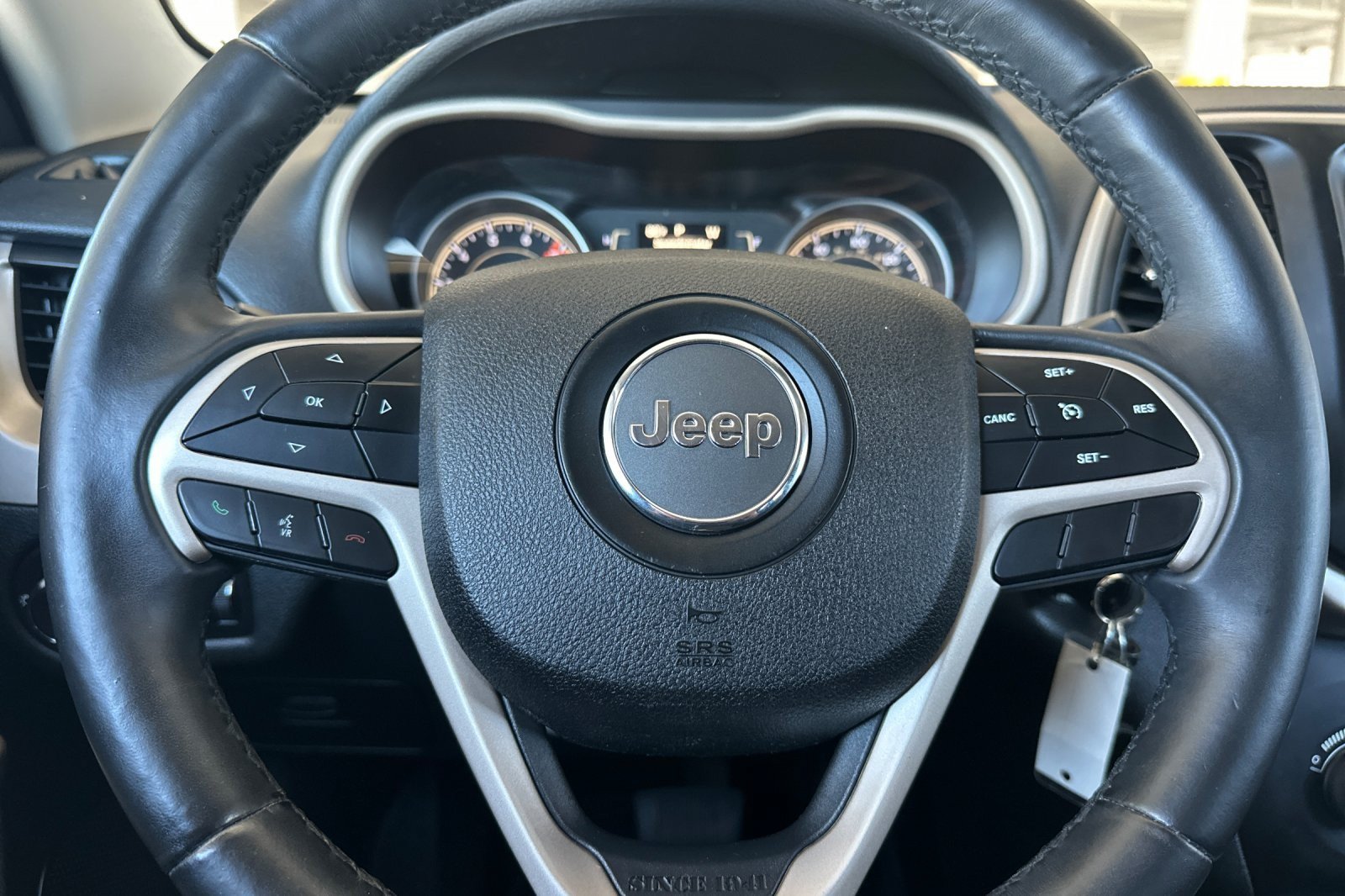 Used 2018 Jeep Cherokee Latitude w/ Altitude Package FWD image 22