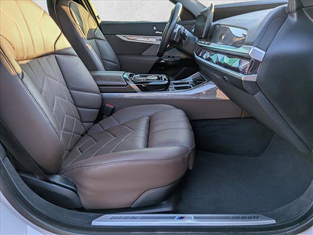 Used 2023 BMW 760i xDrive image 21
