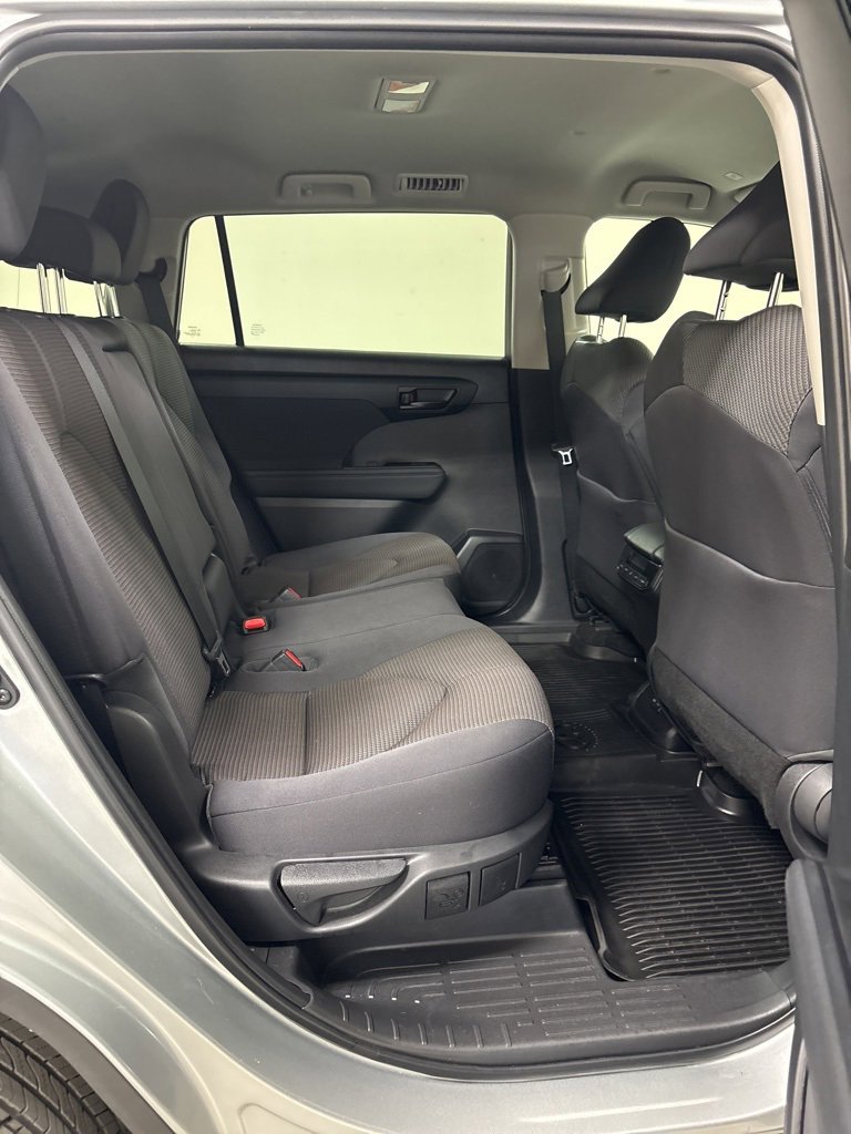 Used 2023 Toyota Highlander L image 38