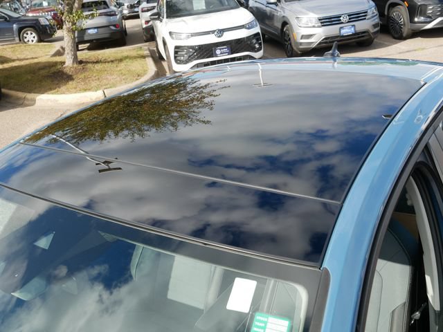 Certified 2025 Volkswagen Jetta SE FWD image 11