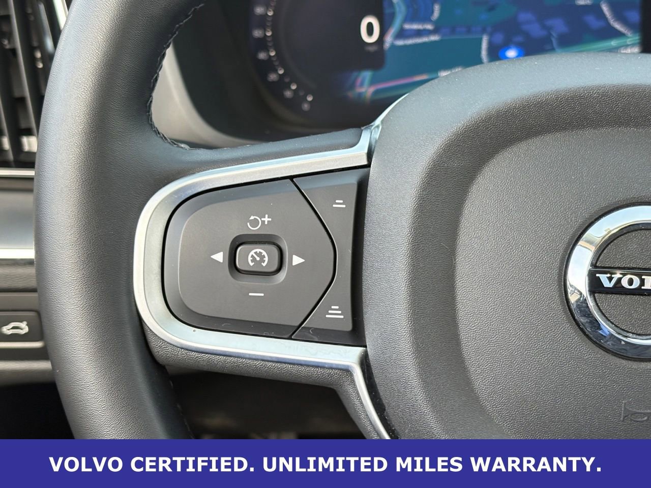 Certified 2025 Volvo XC60 B5 Core image 18