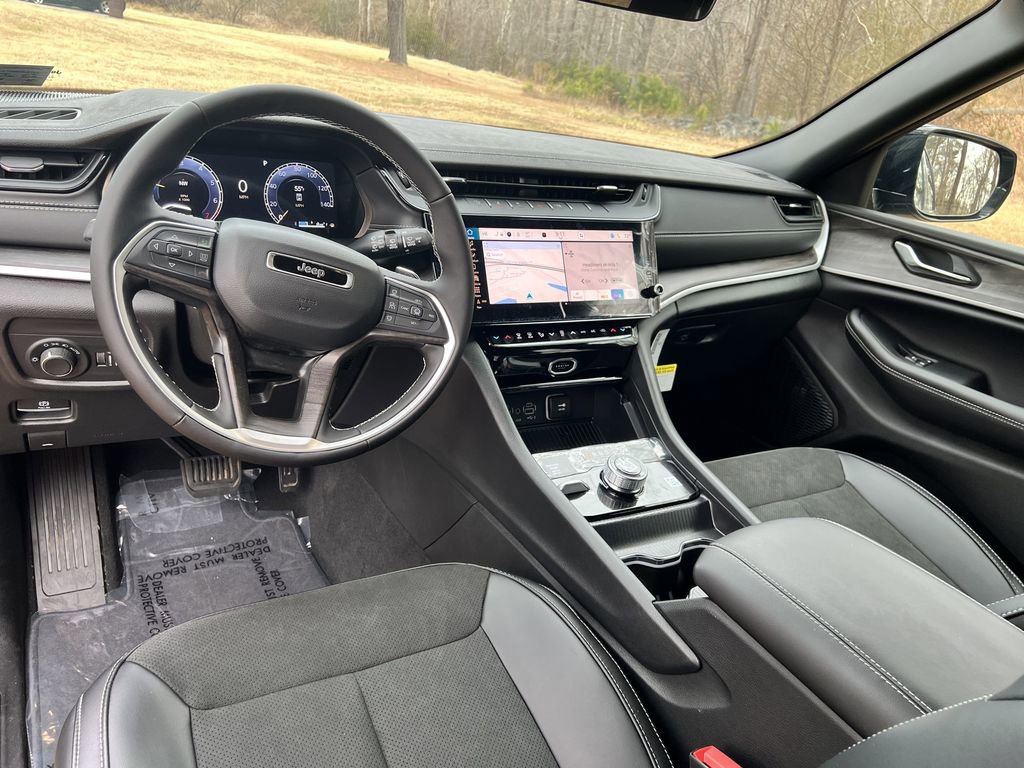 New 2026 Jeep Grand Cherokee Laredo image 18
