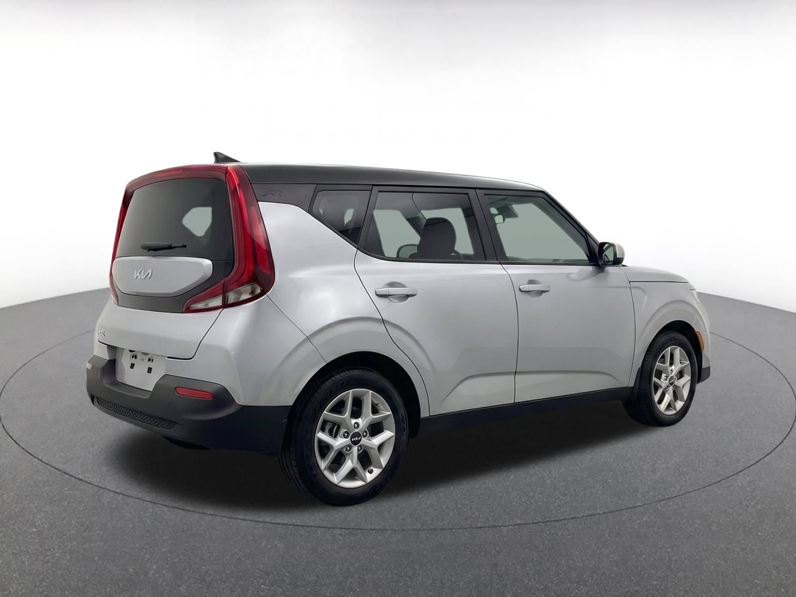 Used 2025 Kia Soul LX w/ LX Technology Package FWD image 10
