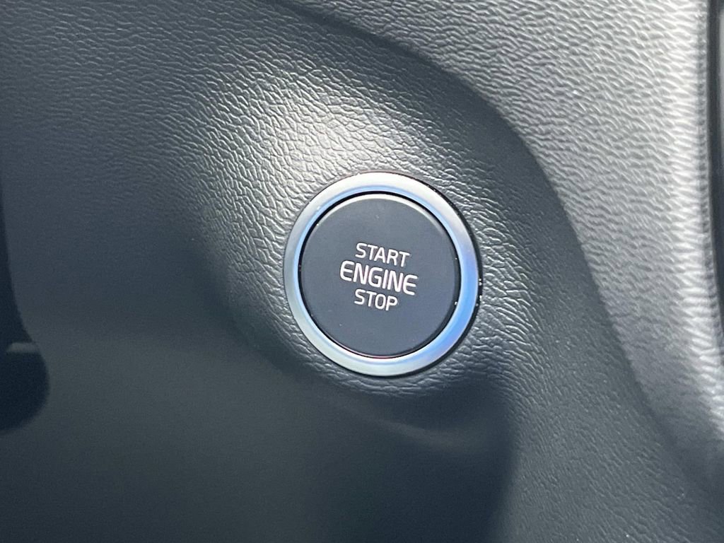 Used 2025 Volvo XC40 B5 Plus w/ Protection Package Premier image 38