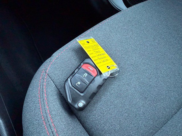 Used 2025 Jeep Wrangler Unlimited Rubicon AWD/4WD image 29