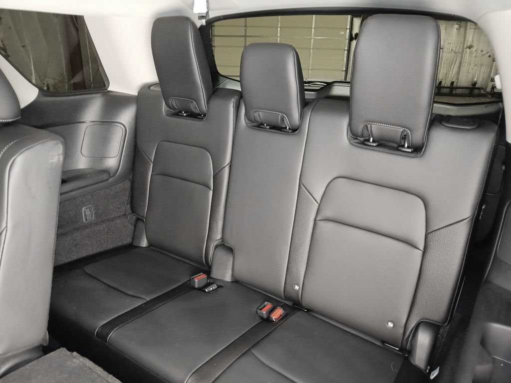 Used 2025 Nissan Pathfinder SL AWD/4WD image 14