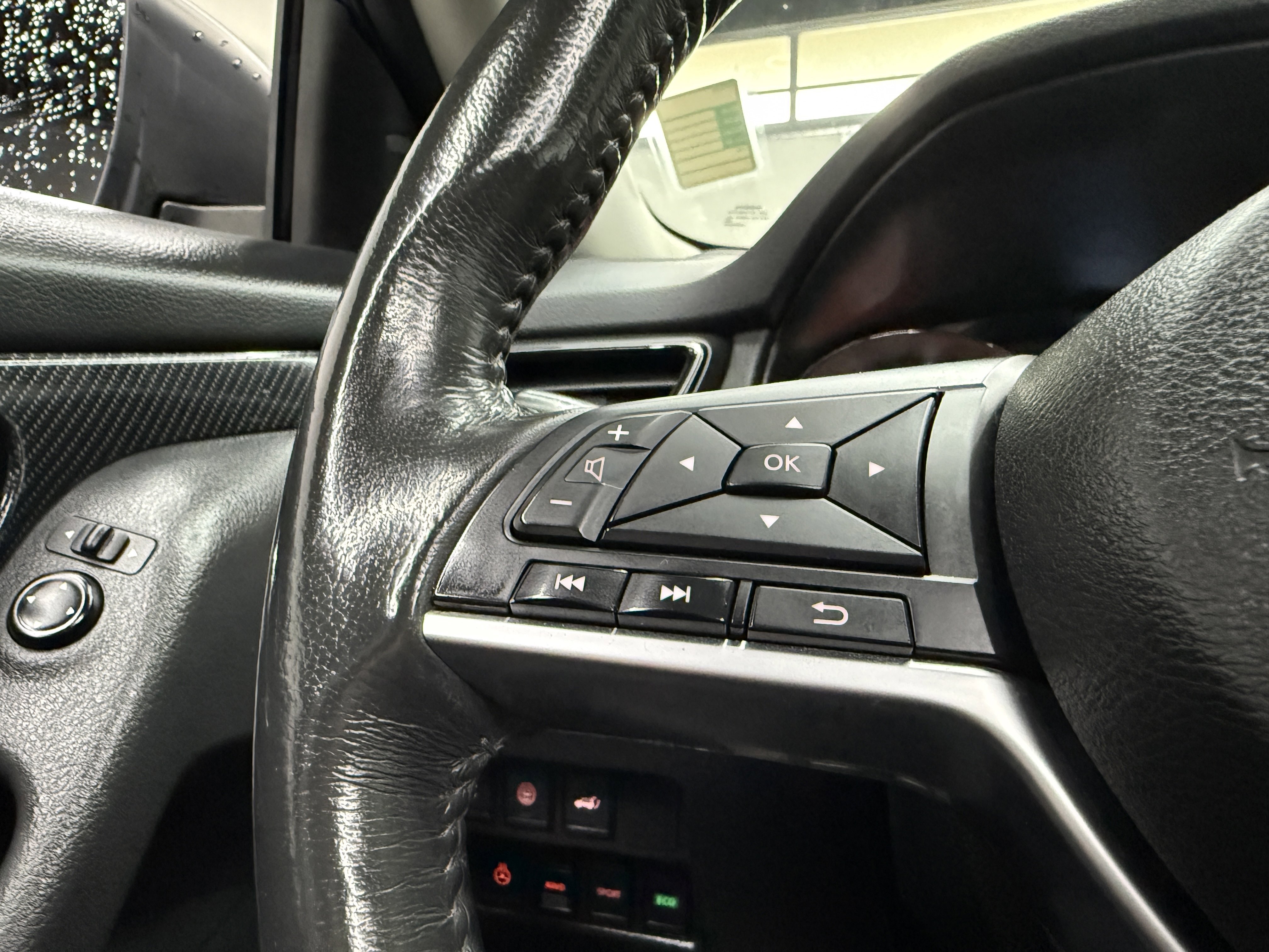 Used 2017 Nissan Rogue AWD image 15