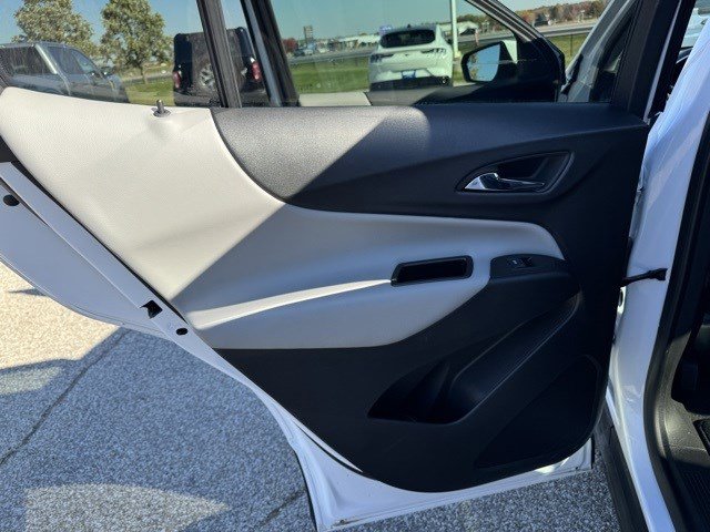 Used 2023 Chevrolet Equinox LT w/ Driver Convenience Package image 23