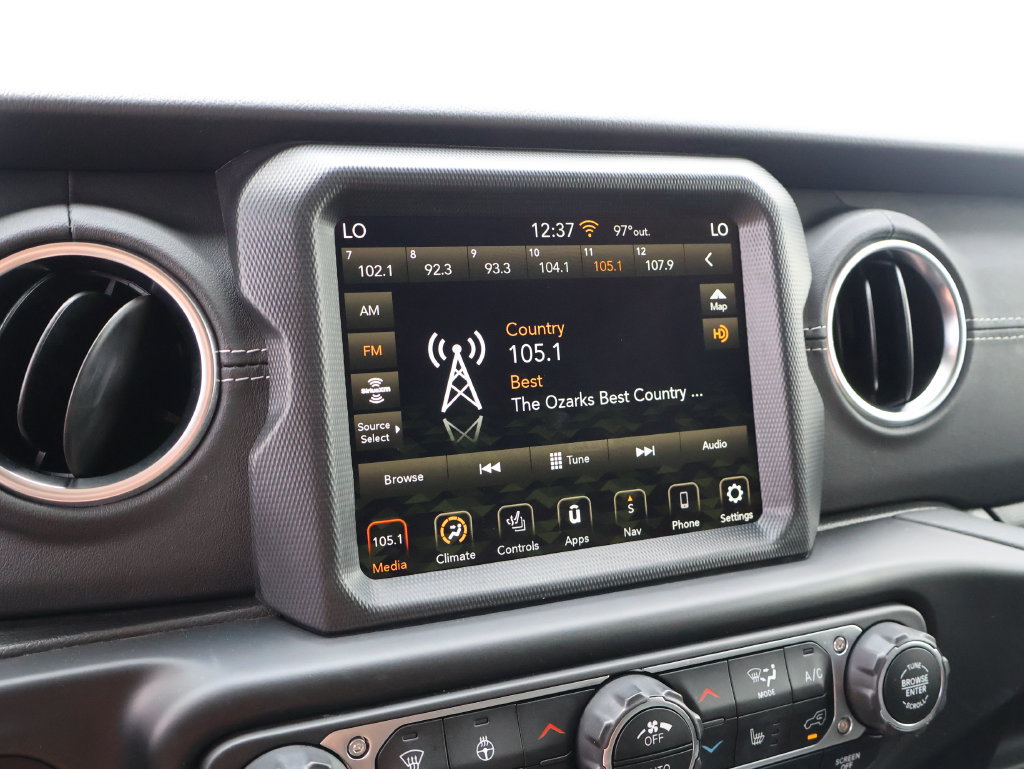 Used 2023 Jeep Wrangler Unlimited Sahara w/ Cold Weather Group AWD/4WD image 33