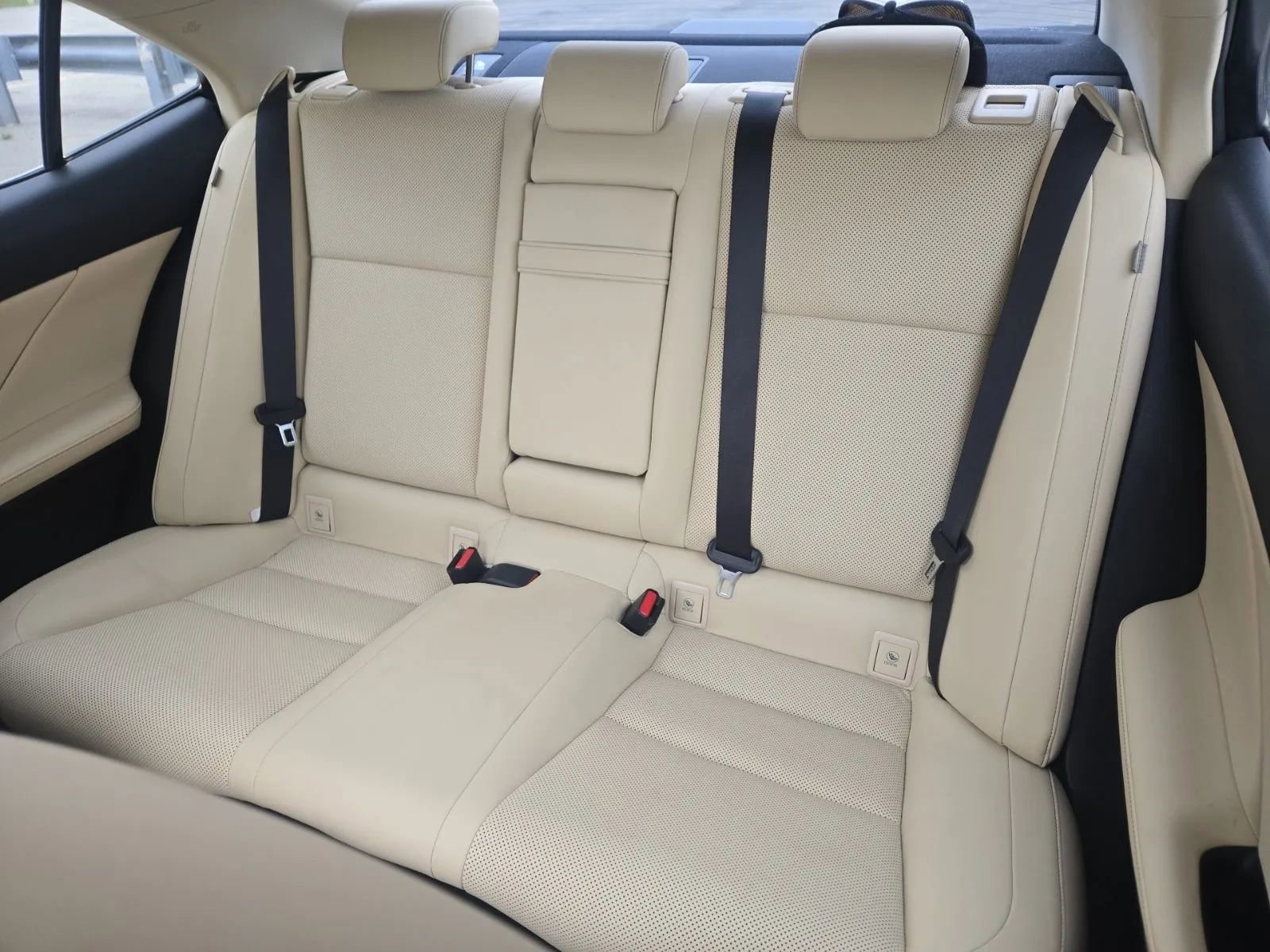 Used 2016 Lexus IS 300 AWD w/ Premium Package image 2
