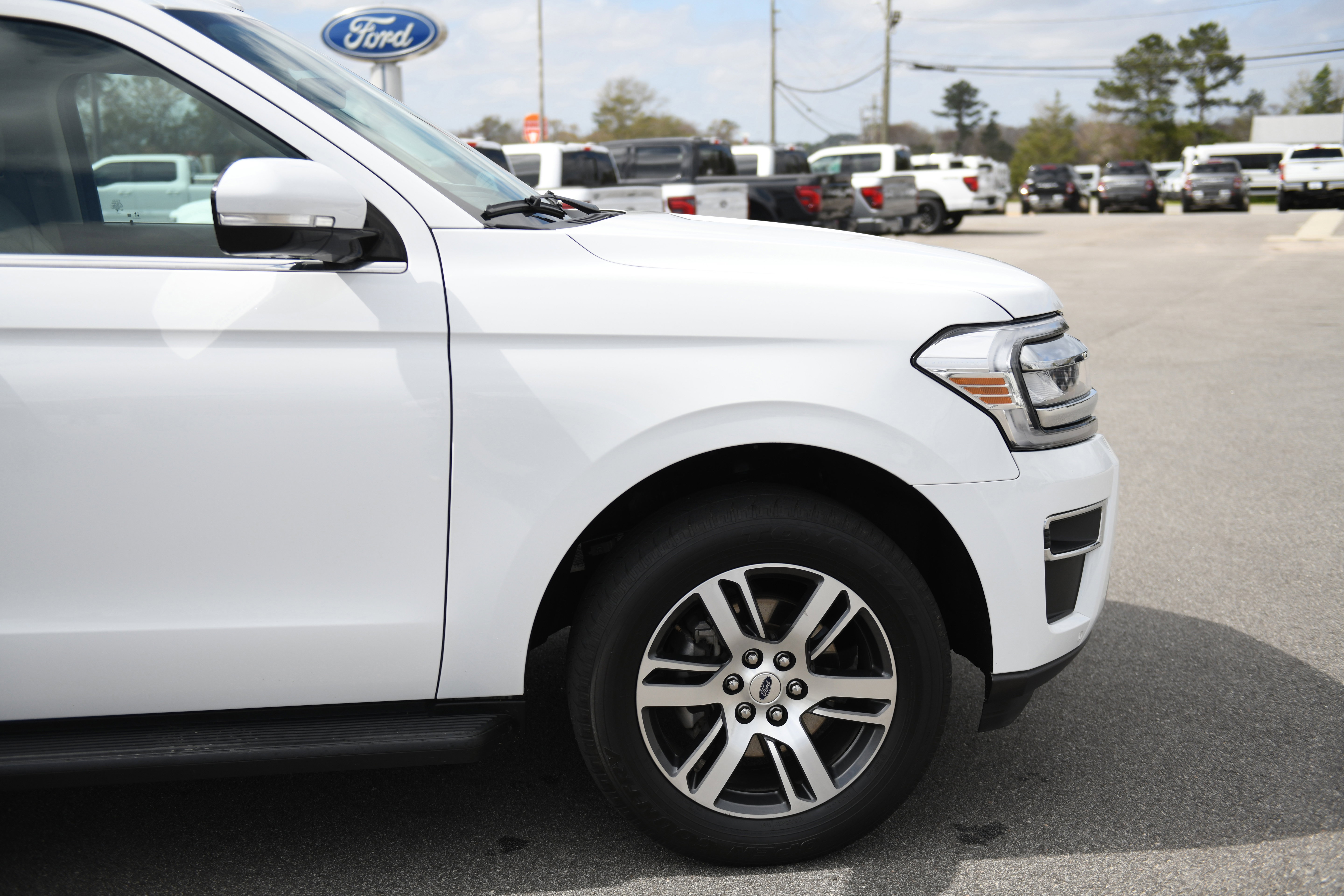 Used 2024 Ford Expedition Max Limited image 3