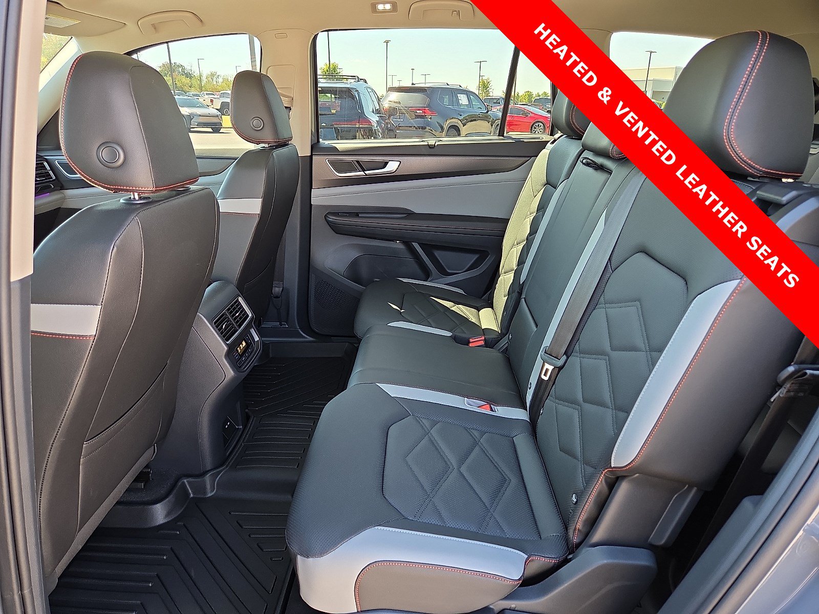 Used 2025 Volkswagen Atlas Peak Edition SE AWD/4WD image 11