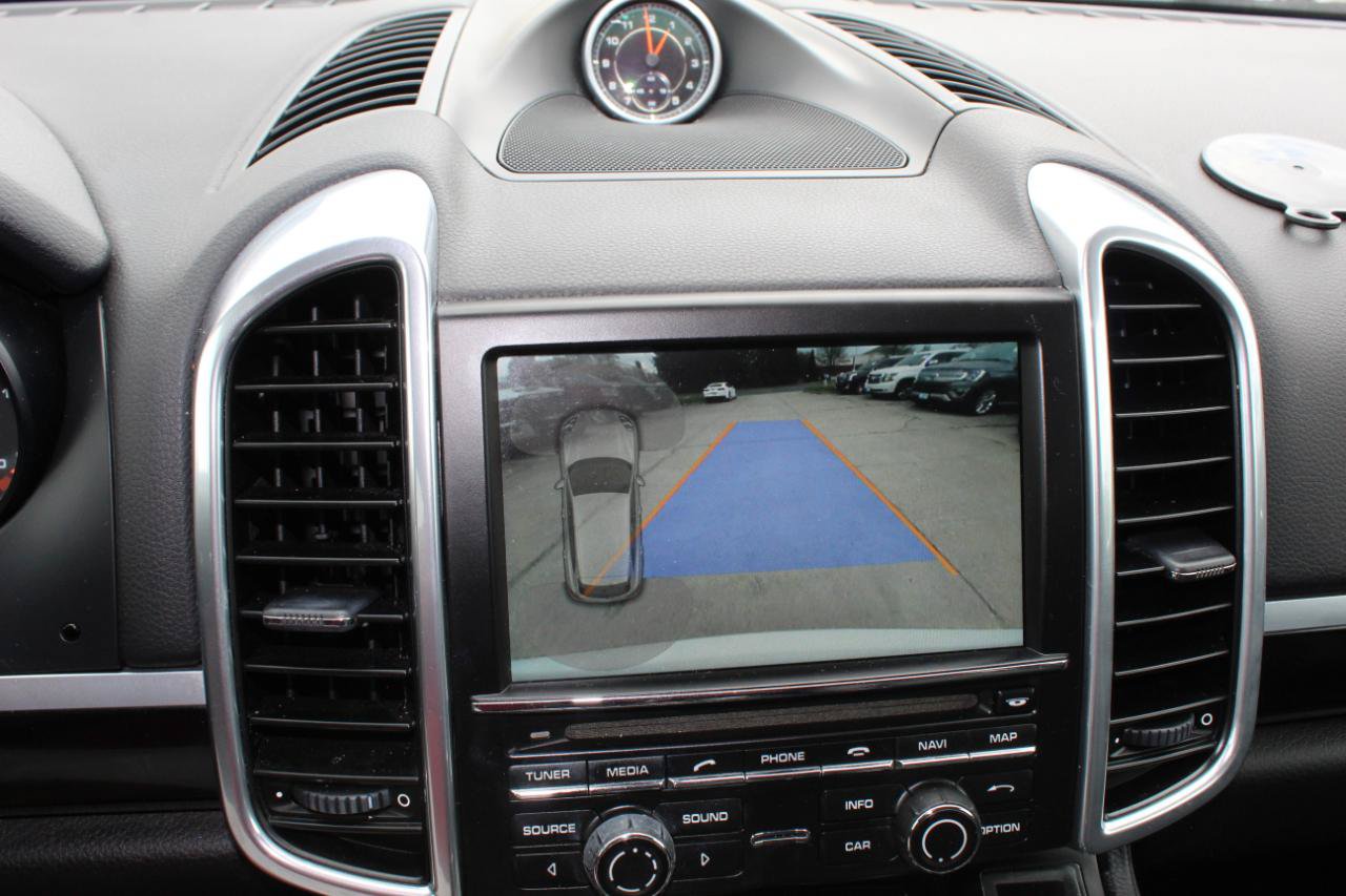 Used 2016 Porsche Cayenne AWD/4WD image 32