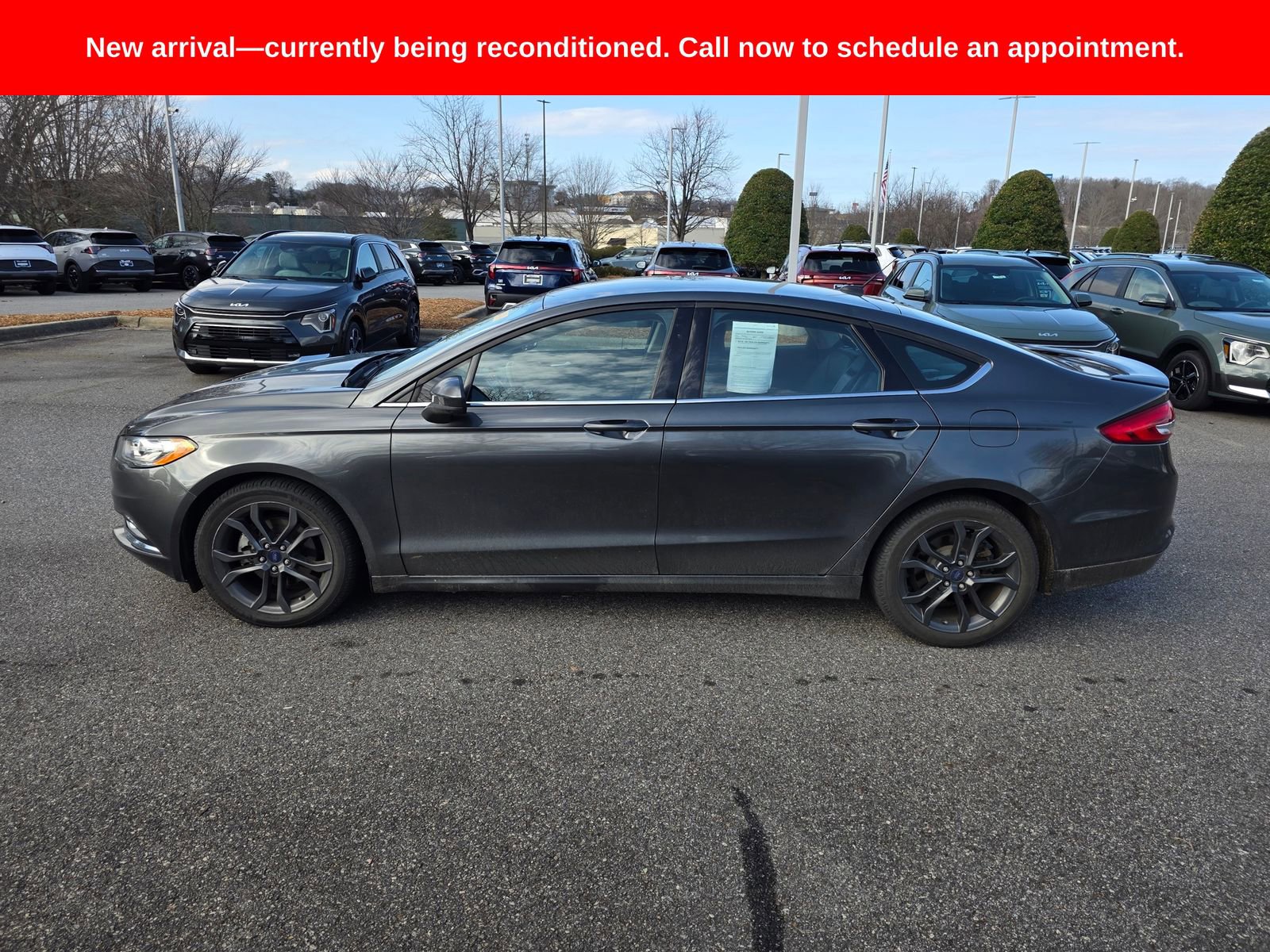 Used 2018 Ford Fusion SE w/ Equipment Group 201A image 2