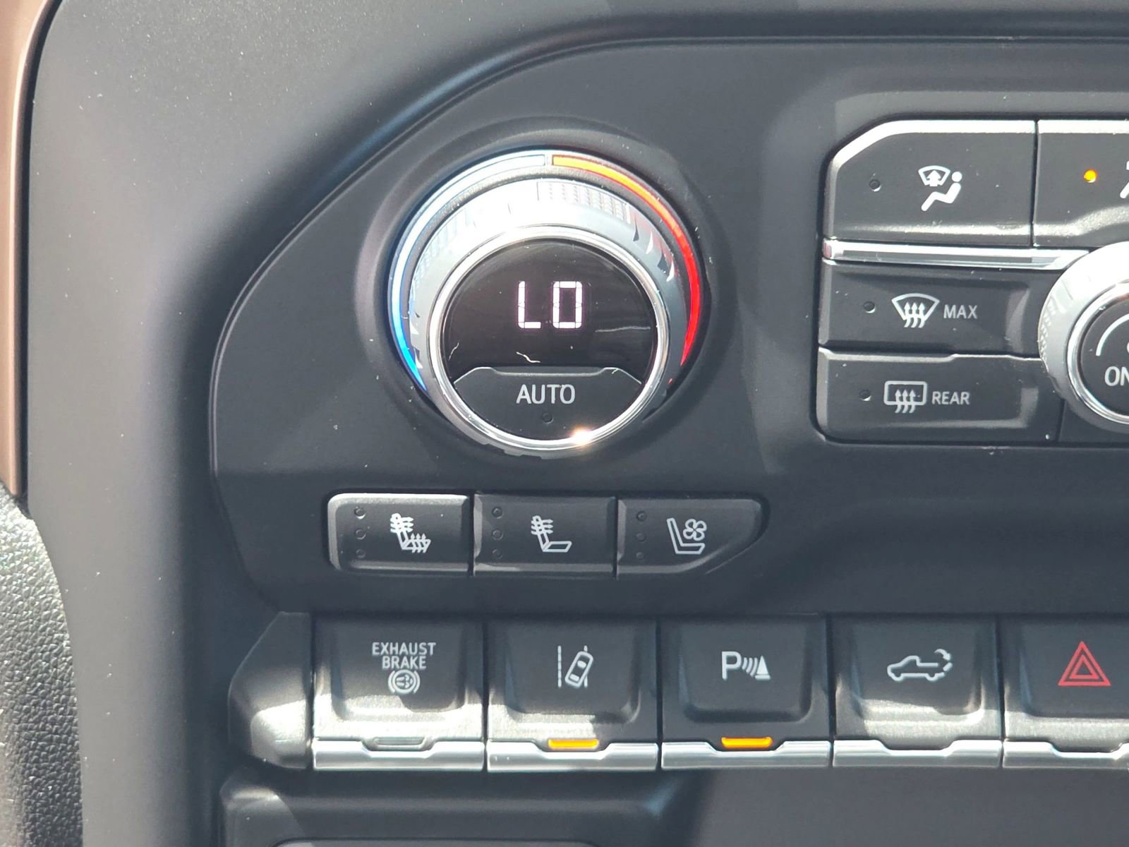 Used 2022 Chevrolet Silverado 2500 High Country w/ Technology Package AWD/4WD image 17