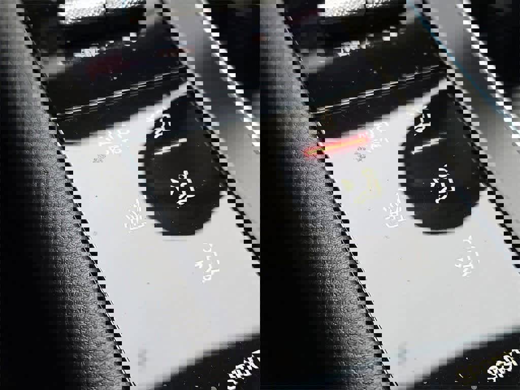 Certified 2025 Porsche Macan image 23