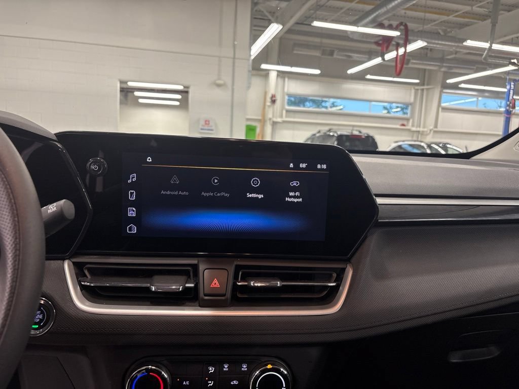 Used 2025 Chevrolet TrailBlazer LS w/ LS Convenience Package AWD/4WD image 8