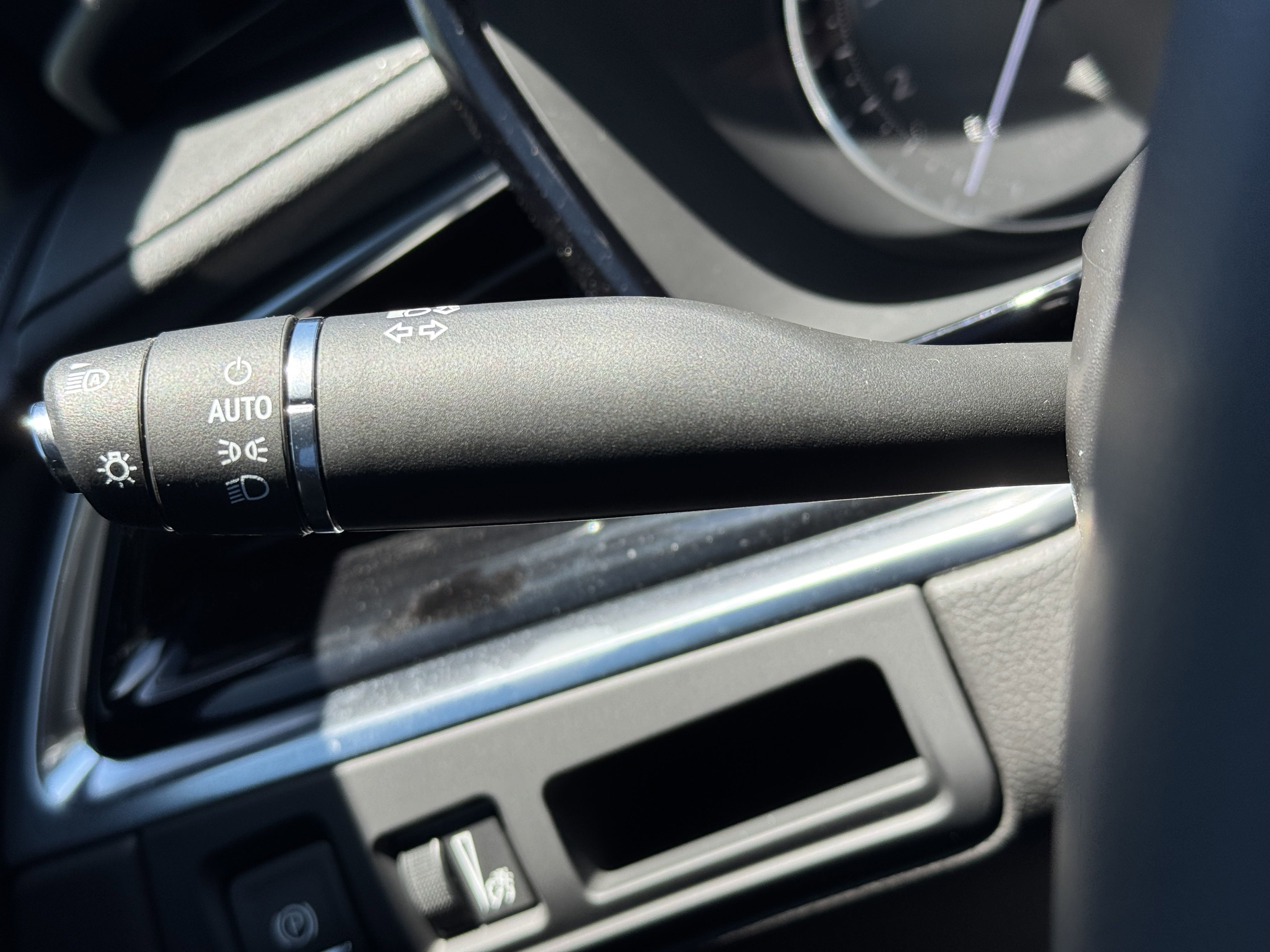 New 2025 Cadillac XT6 Luxury image 28