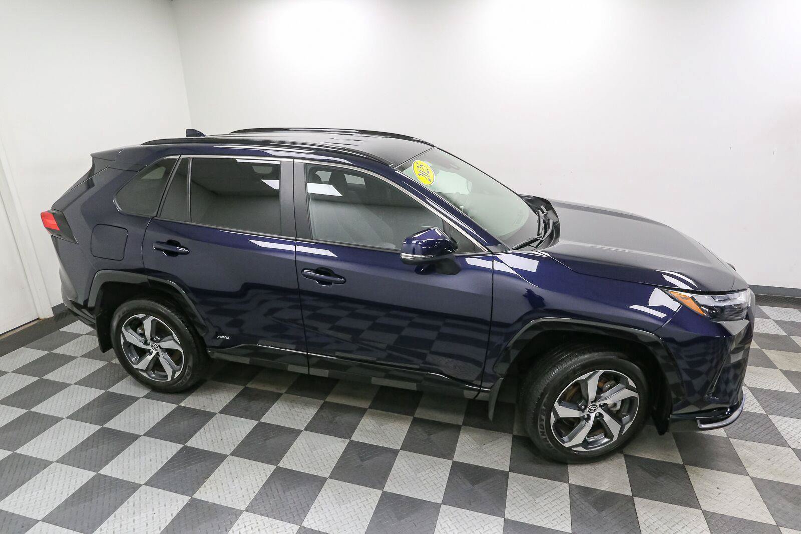Used 2025 Toyota RAV4 SE AWD/4WD image 5