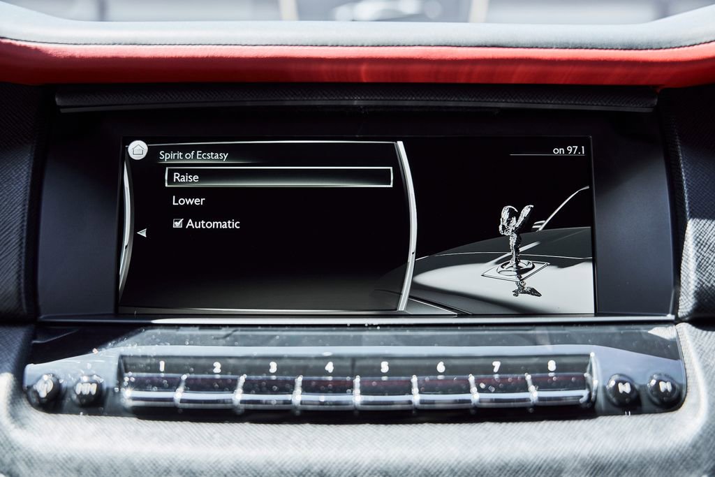 Used 2024 Rolls-Royce Cullinan Black Badge w/ Dark Exterior Package image 87