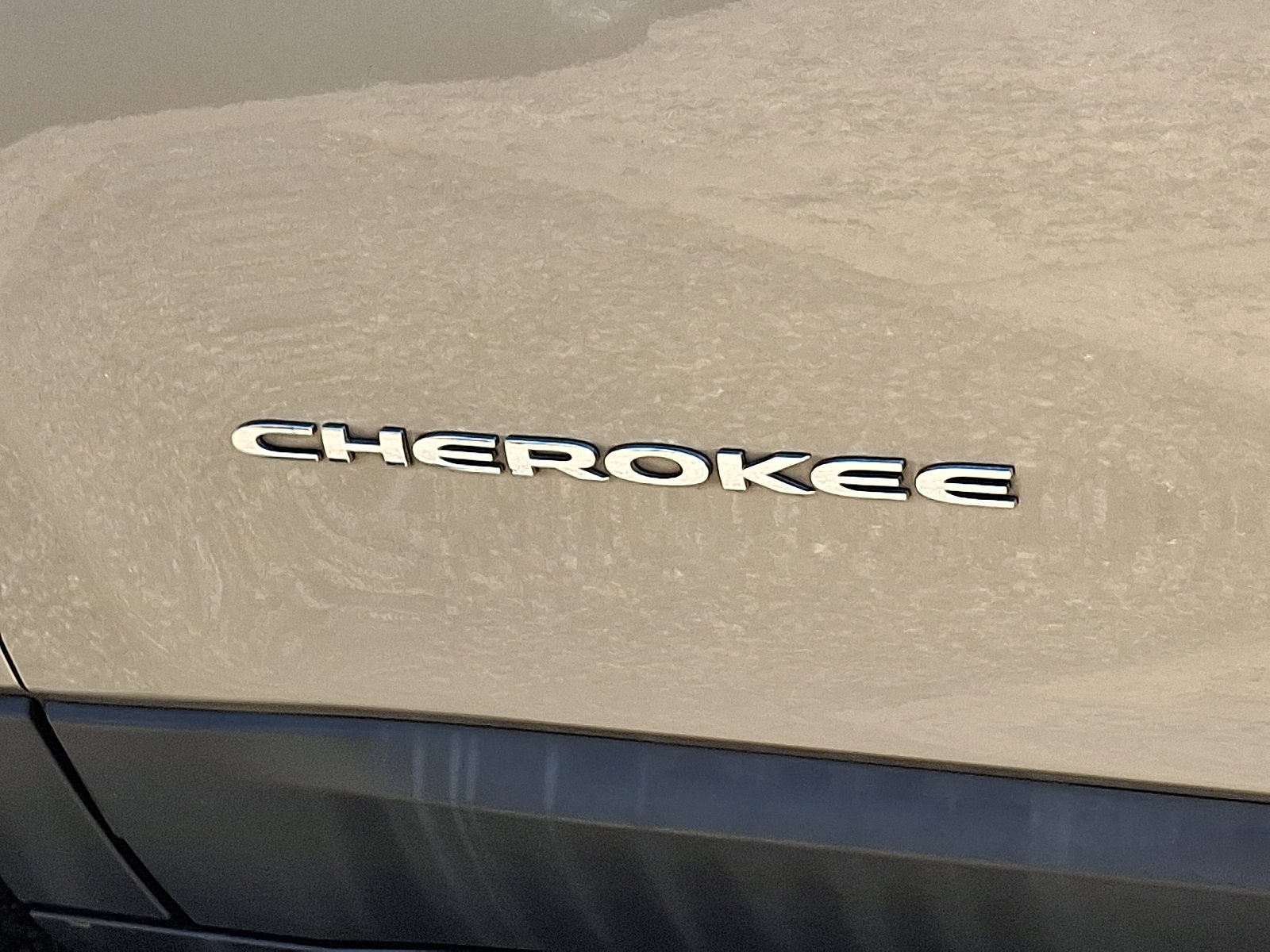Used 2019 Jeep Cherokee Limited image 31