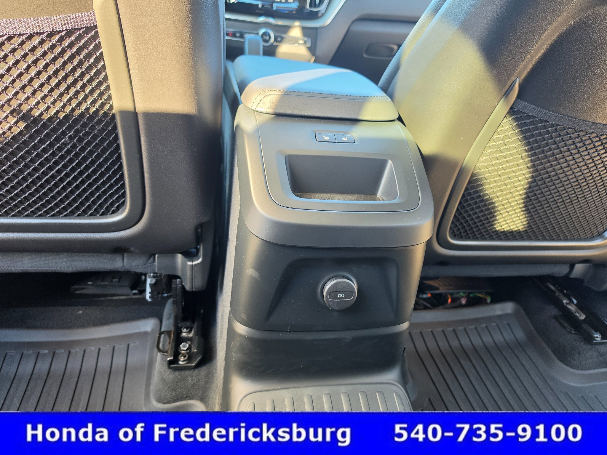 Used 2025 Volvo XC60 T8 Plus w/ Protection Package Premier AWD/4WD image 30