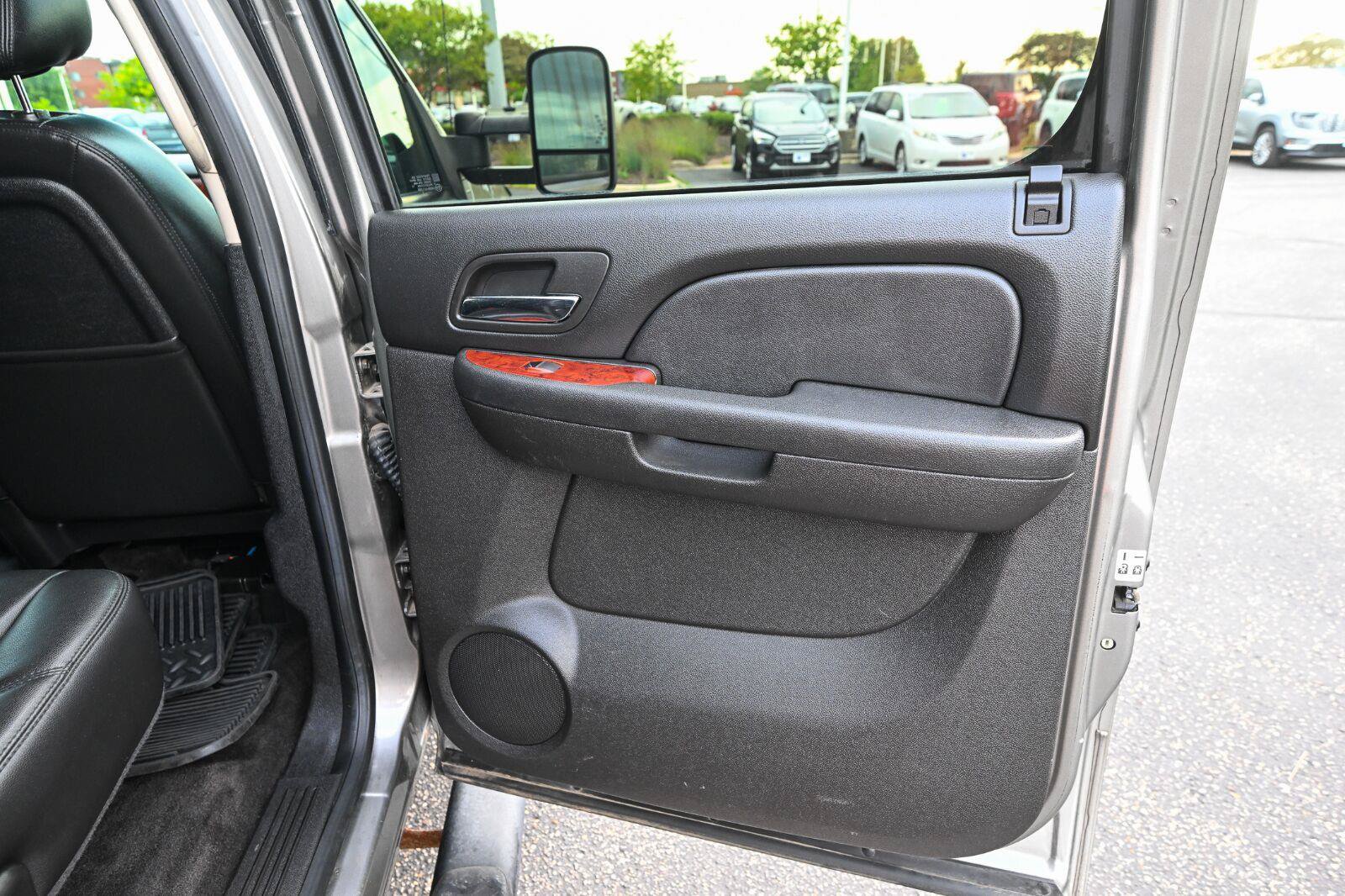 Used 2013 GMC Sierra 2500 SLT w/ SLT Convenience Package AWD/4WD image 28