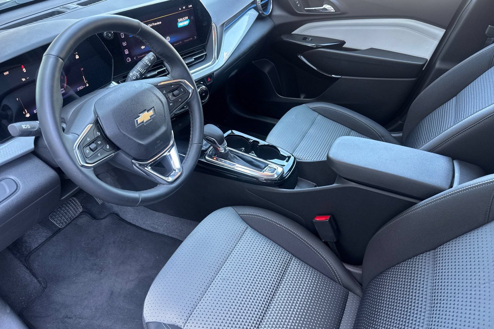 Used 2026 Chevrolet Trax LT w/ Sunroof Package FWD image 11