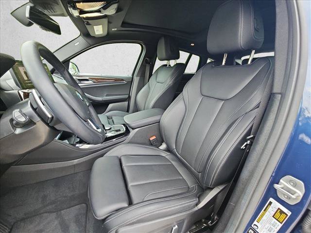 Used 2025 BMW X4 xDrive30i AWD/4WD image 16