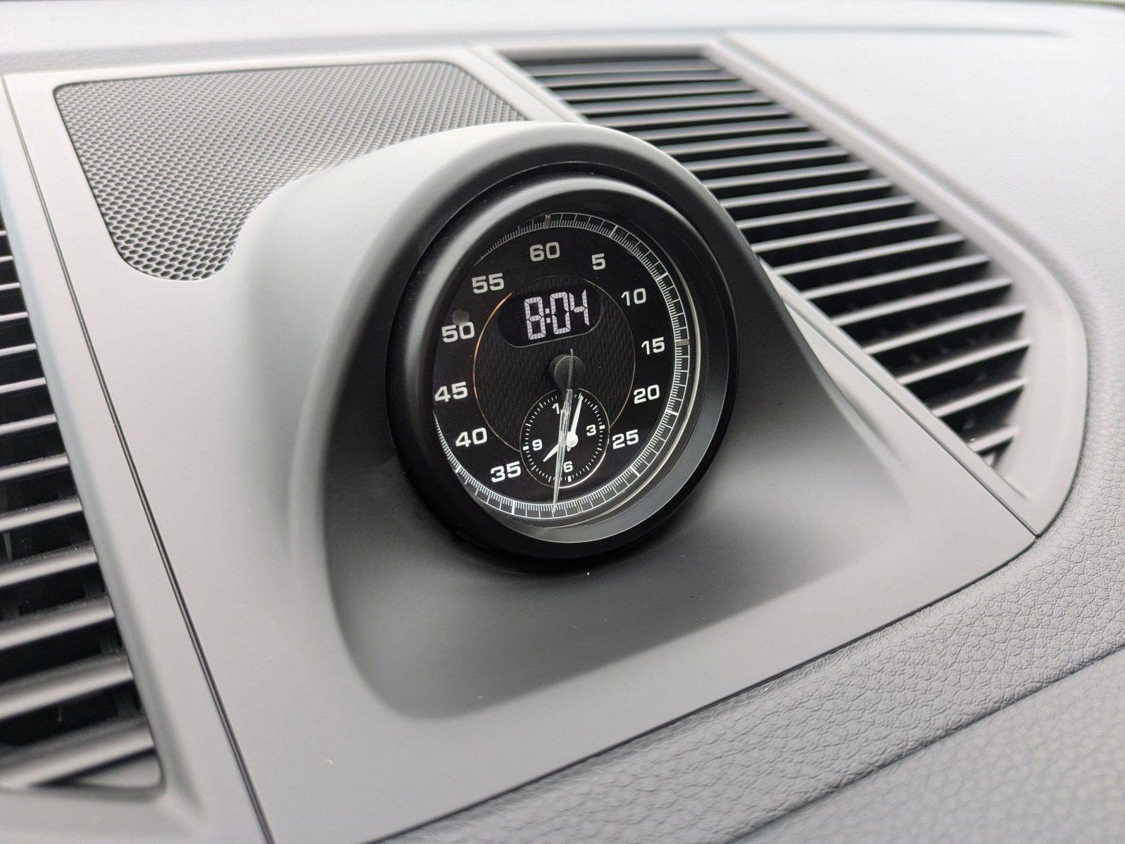 Certified 2024 Porsche Macan image 19