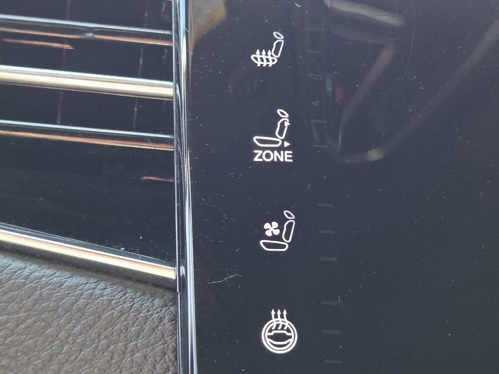 Used 2024 Jeep Wagoneer L Series II w/ Flexible Seating Group AWD/4WD image 5