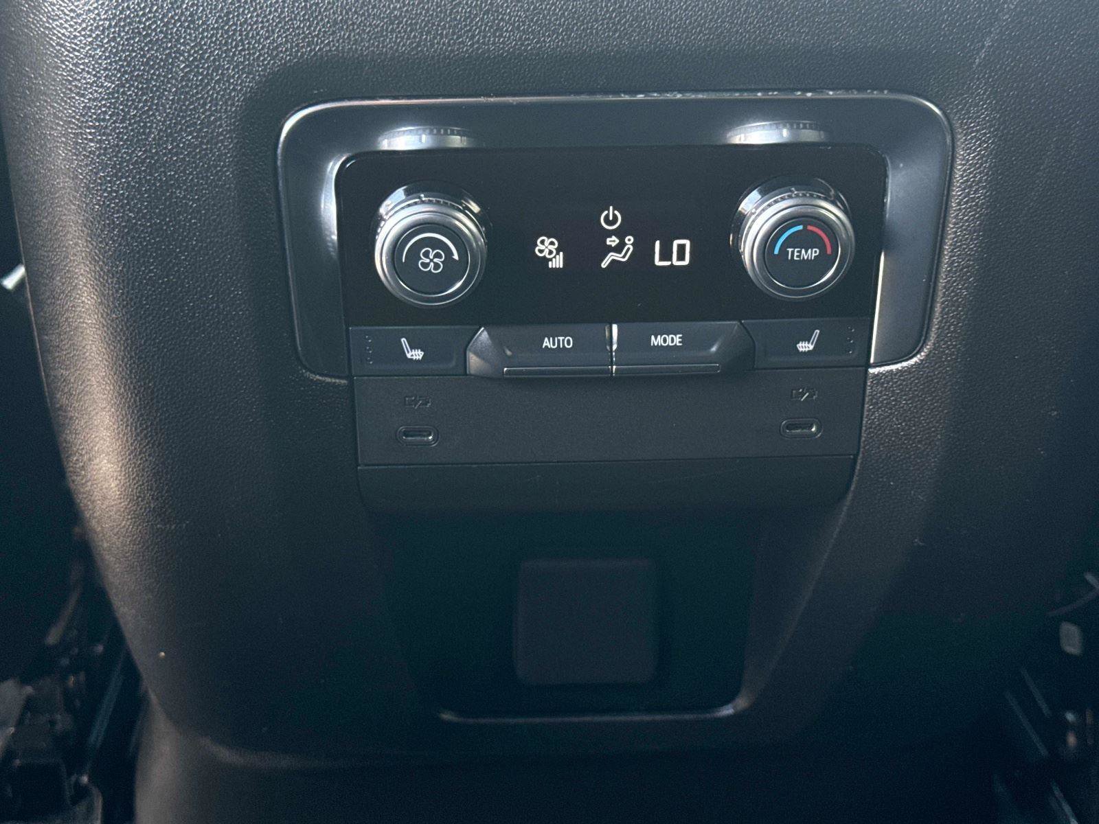 Used 2025 GMC Yukon Denali RWD image 19