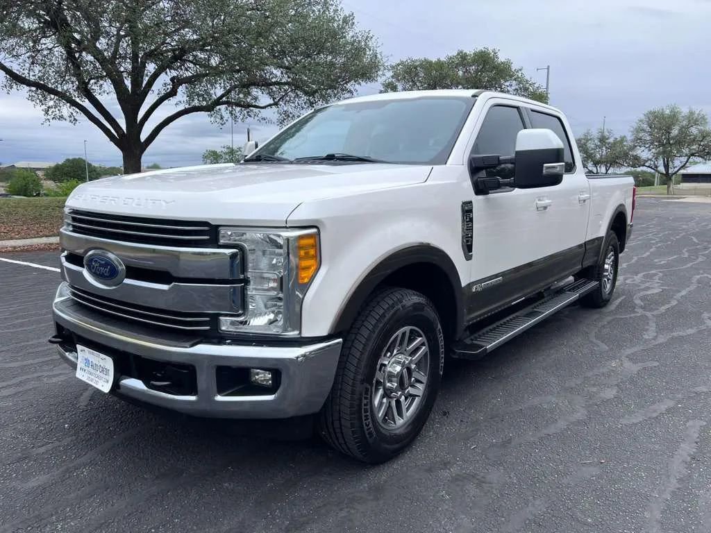 Used 2017 Ford F250 Lariat w/ Lariat Value Package RWD image 3